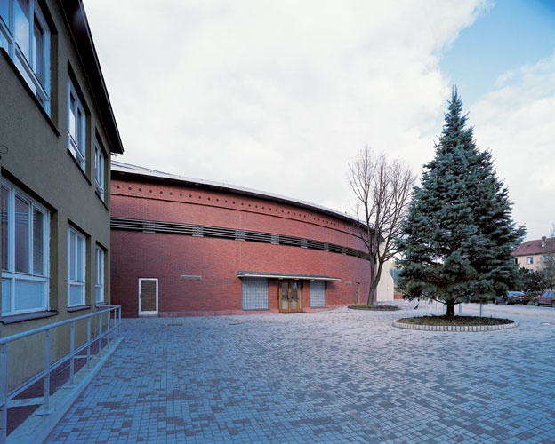1998 - 2000: Dostavba areálu základní školy / Sázava n.S.